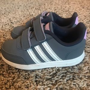 Adidas toddler girls tennis shoe, size 9
